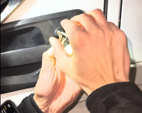 Cat costa sa deblochezi o masina in Bucuresti? Preturi si factori care influenteaza tariful deblocari auto 5 cat costa sa deblochezi o masina in Bucuresti