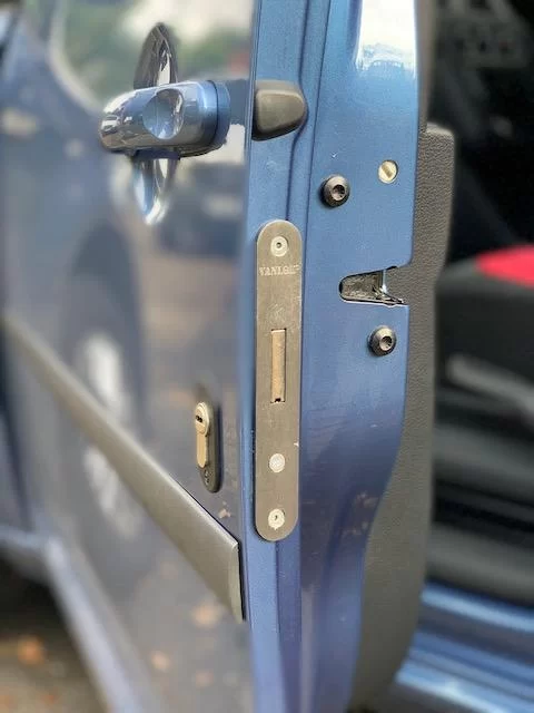 Ce este Deadlock la masina? Cum functioneaza si ce faci daca ramane activat 5 deadlock la volkswagen