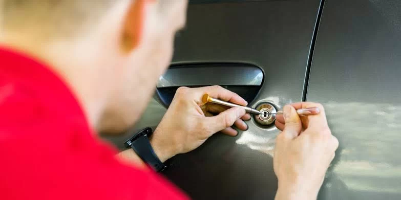 Ai ramas cu cheia in masina? Ce trebuie sa faci pas cu pas 6 deblocari auto bucuresti